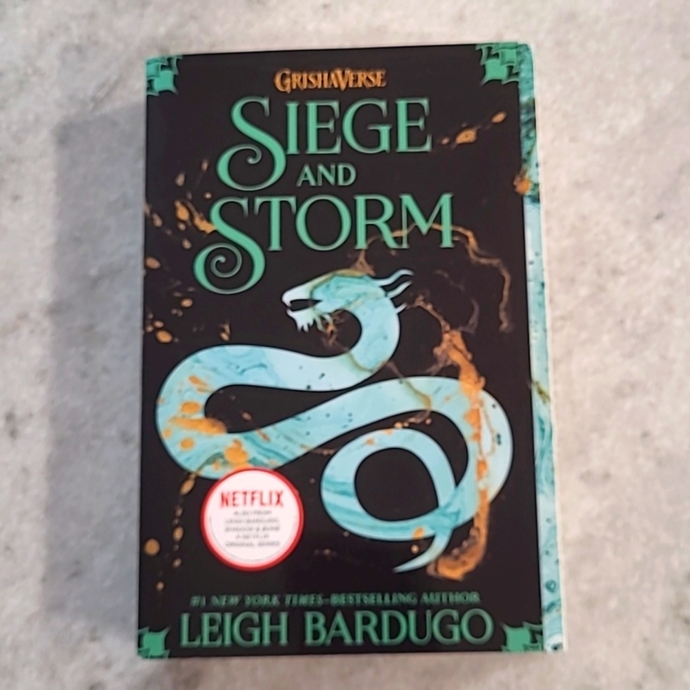 Seige and Storm novel by Leigh Bardugo